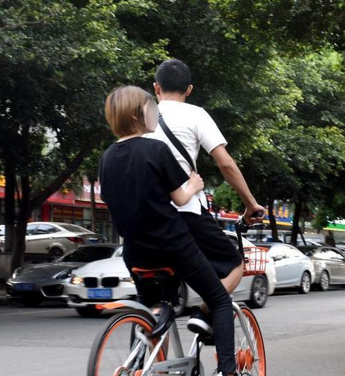 共享单车双人游戏攻略（一起骑行，畅享美好时光；小技巧帮你成为双人共享单车游戏高手）-第1张图片-游趣乐园