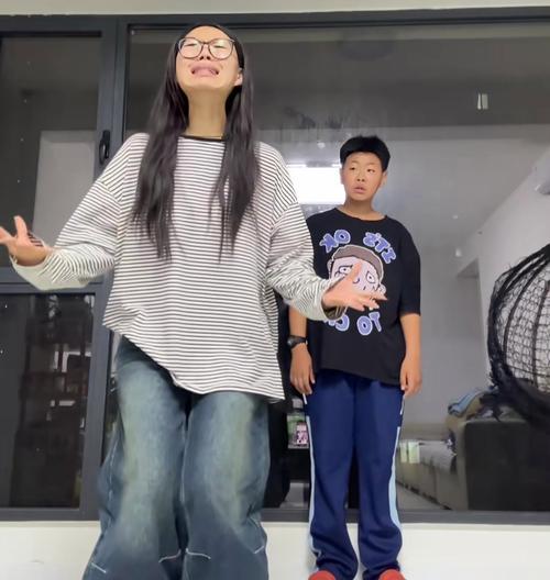 姐姐带弟弟逛街攻略（用游戏化方式带领弟弟体验购物乐趣）-第1张图片-游趣乐园